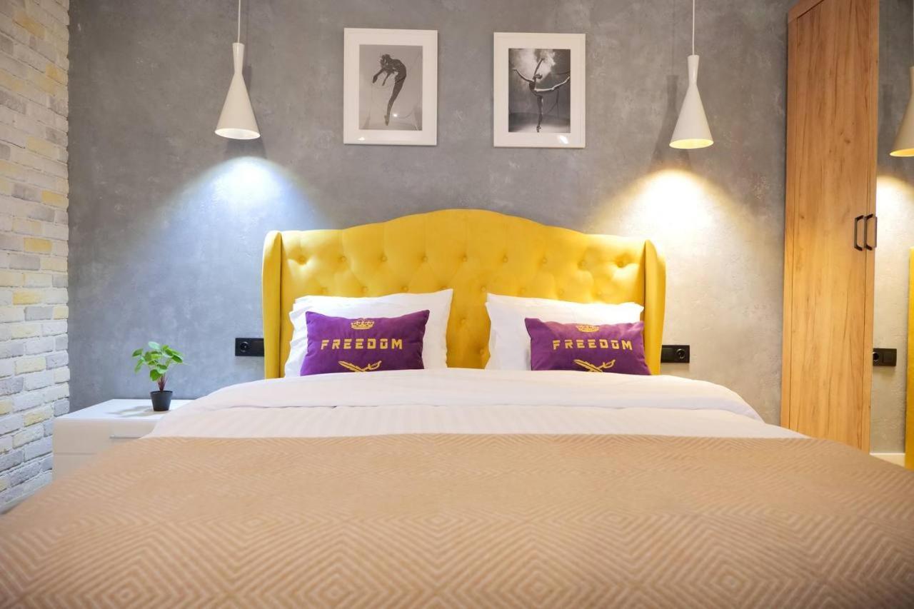Don Papa Apartments In City Center Kiev Esterno foto